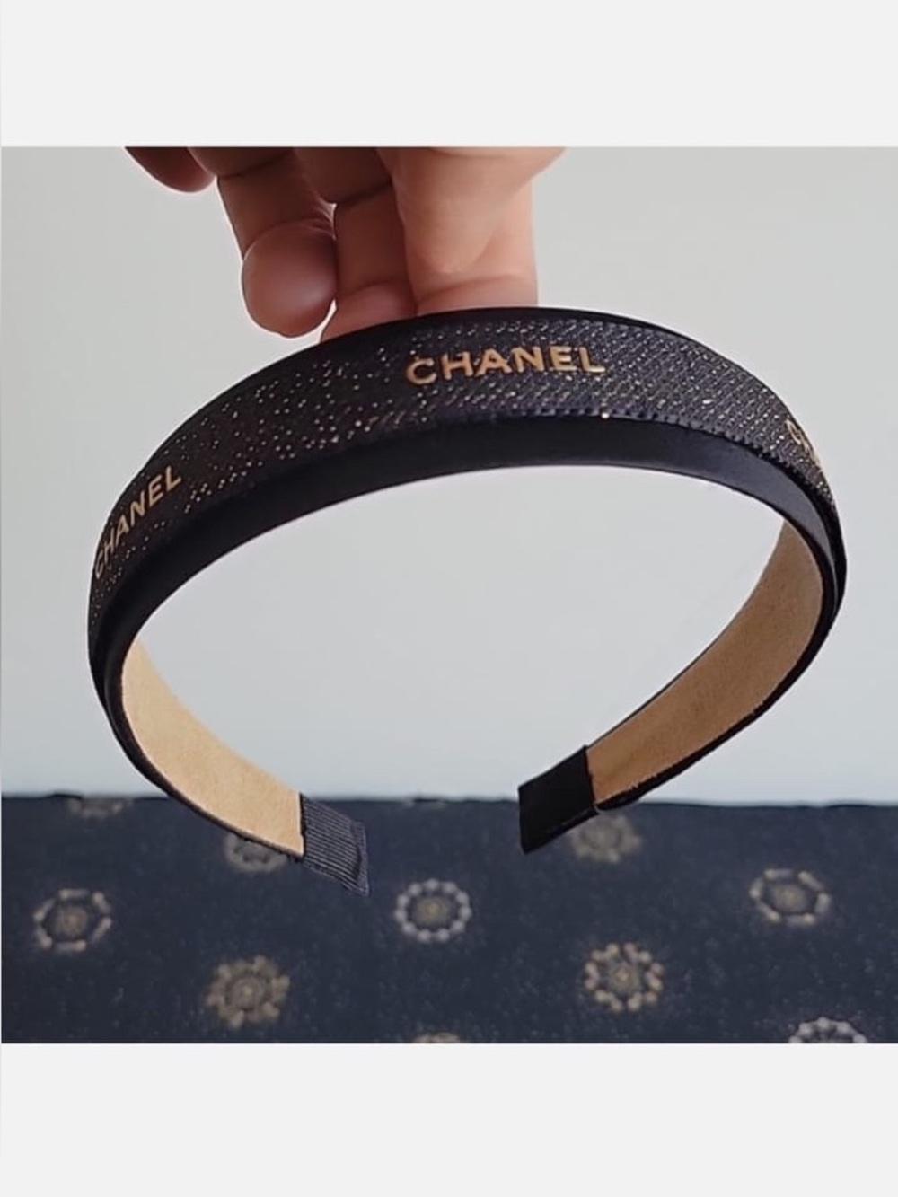 CHANEL Black Ribbon - Picture 9 of 10